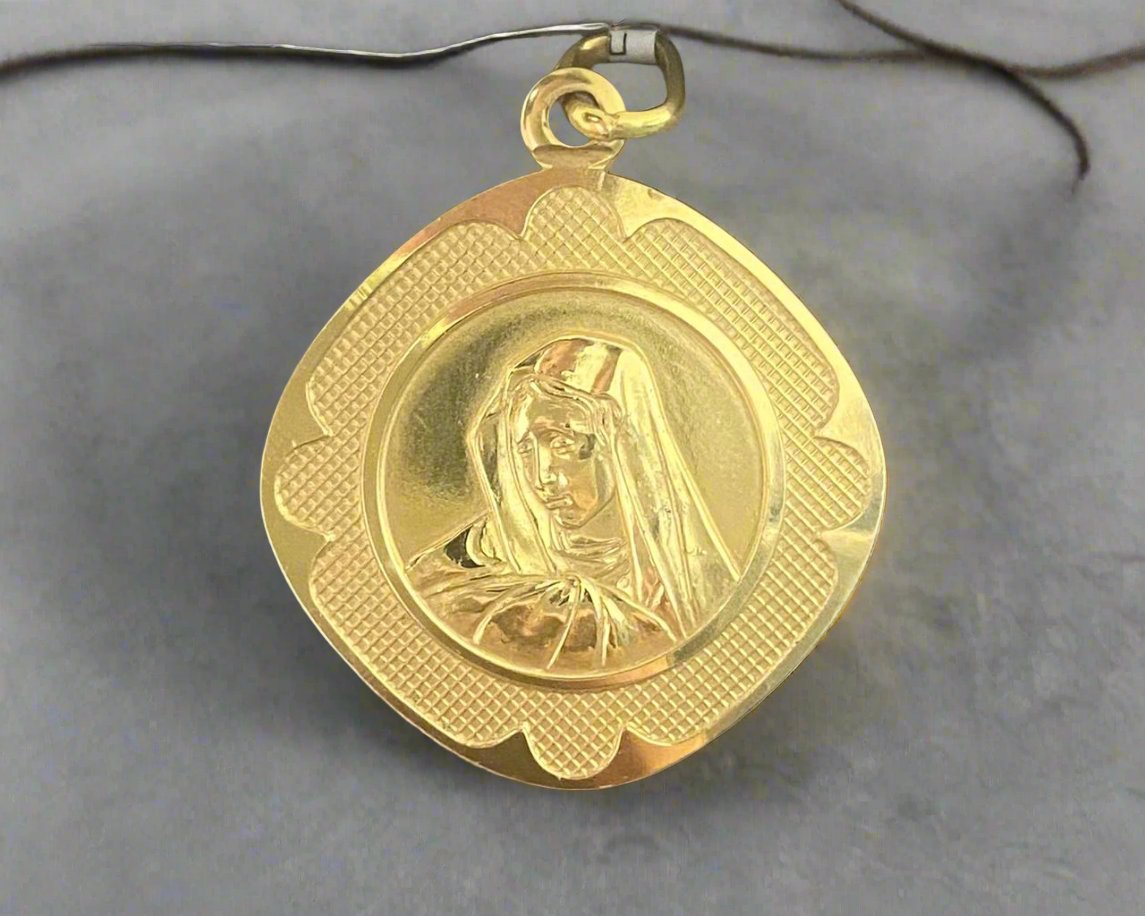 Religious Gold Pendant In Lebanon  - Gold Gifts In Lebanon