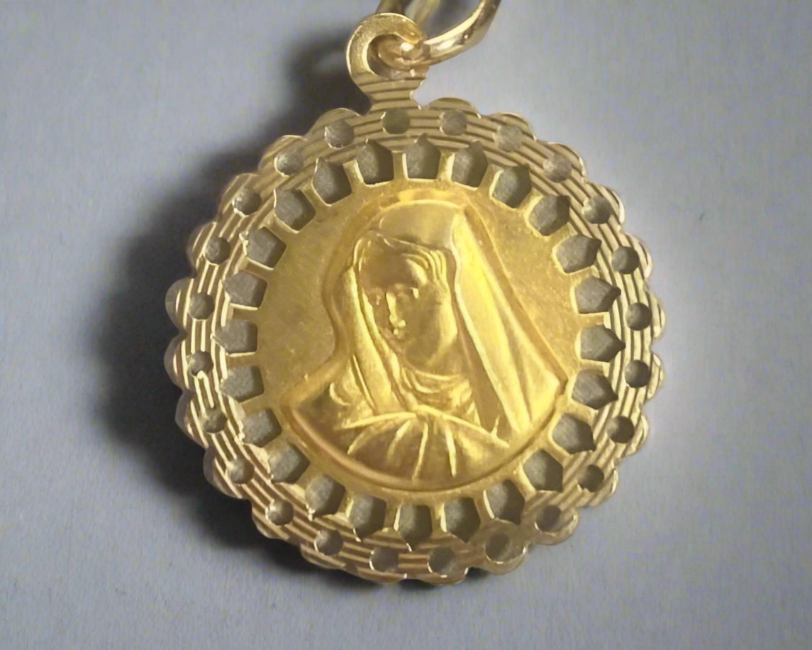 Religious Gold Pendant In Lebanon  - Gold Gifts In Lebanon