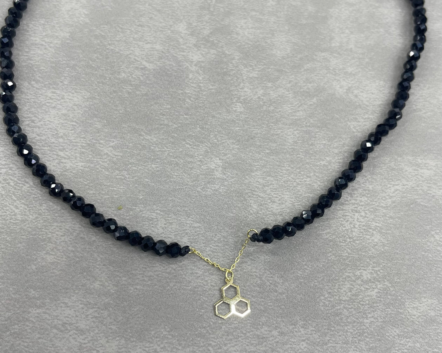 onyx choker - 18k Christmas gifts in Lebanon